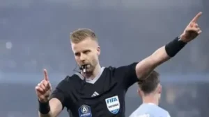 حكم مباراة مصر والإمارات في كأس العرب: السويدي جلين نيبرج يقود اللقاء